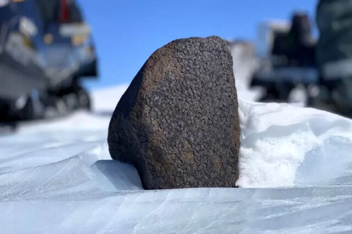 یک سنگ فضایی عجیب روی کره زمین کشف شد!