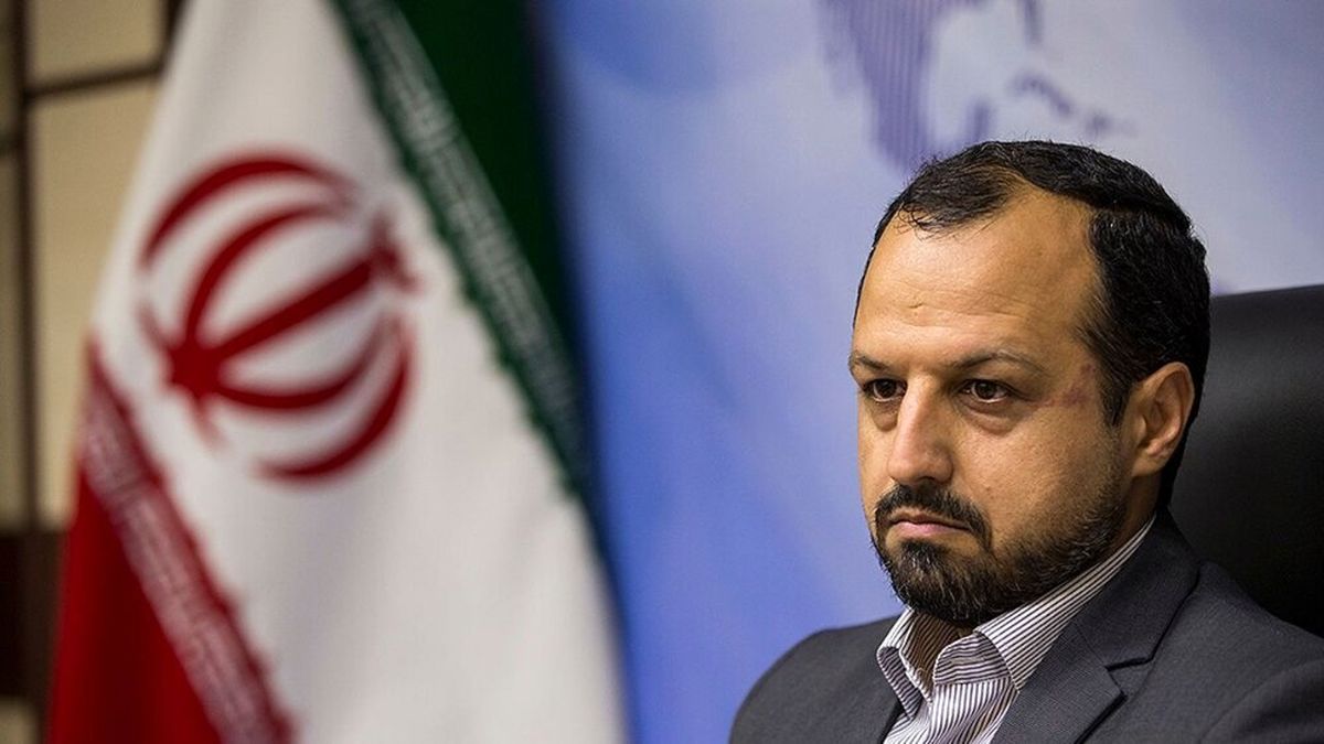 خاندوزی: واگذاری سهام ایران خودرو و سایپا مطالبه رئیس‌جمهور است