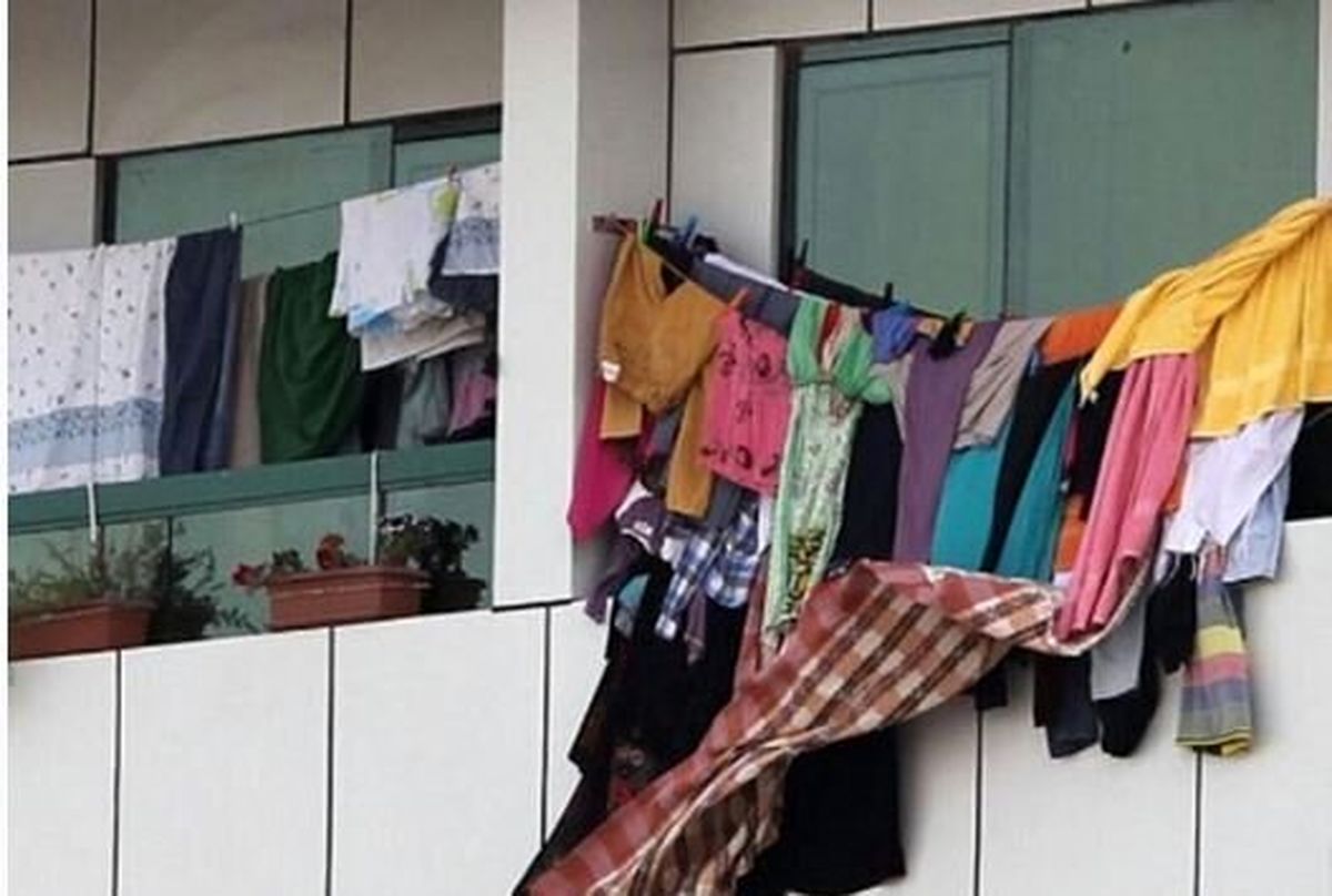 در این کشور نزدیک ایران خشک کردن لباس در بالکن جریمه و زندان دارد!